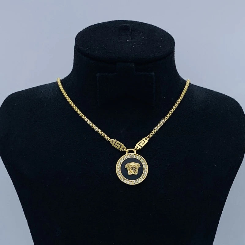 2025 New Necklace Va Premium Pendant Reveals Vintage Style Suitable for Gifts