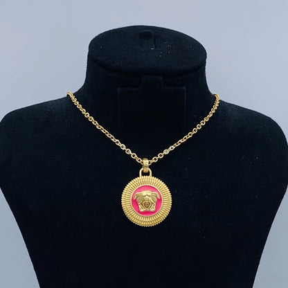 2025 New Necklace Va Premium Pendant Reveals Vintage Style Suitable for Gifts