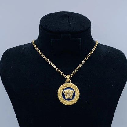 2025 New Necklace Va Premium Pendant Reveals Vintage Style Suitable for Gifts