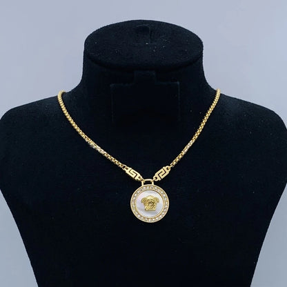 2025 New Necklace Va Premium Pendant Reveals Vintage Style Suitable for Gifts